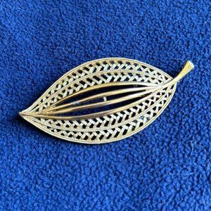 Vintage Jj Jonette Gold Tone Leaf Brooch Pin